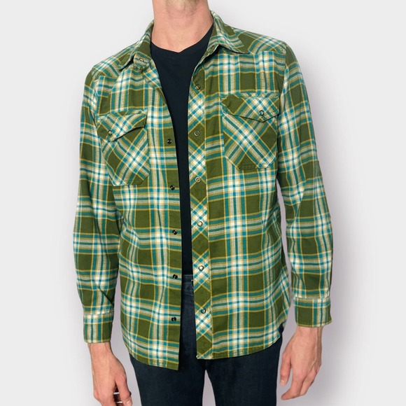 L.L.‎ Bean Green Plaid Snap Front Shirt - Picture 4 of 7
